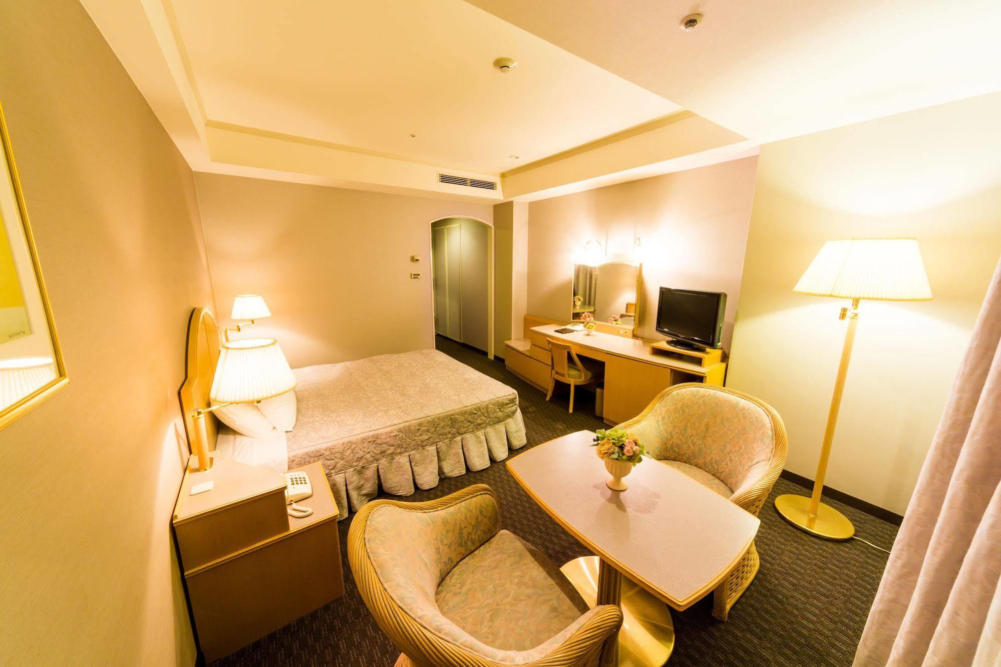 The Crown Palais New Hankyu Kochi Экстерьер фото