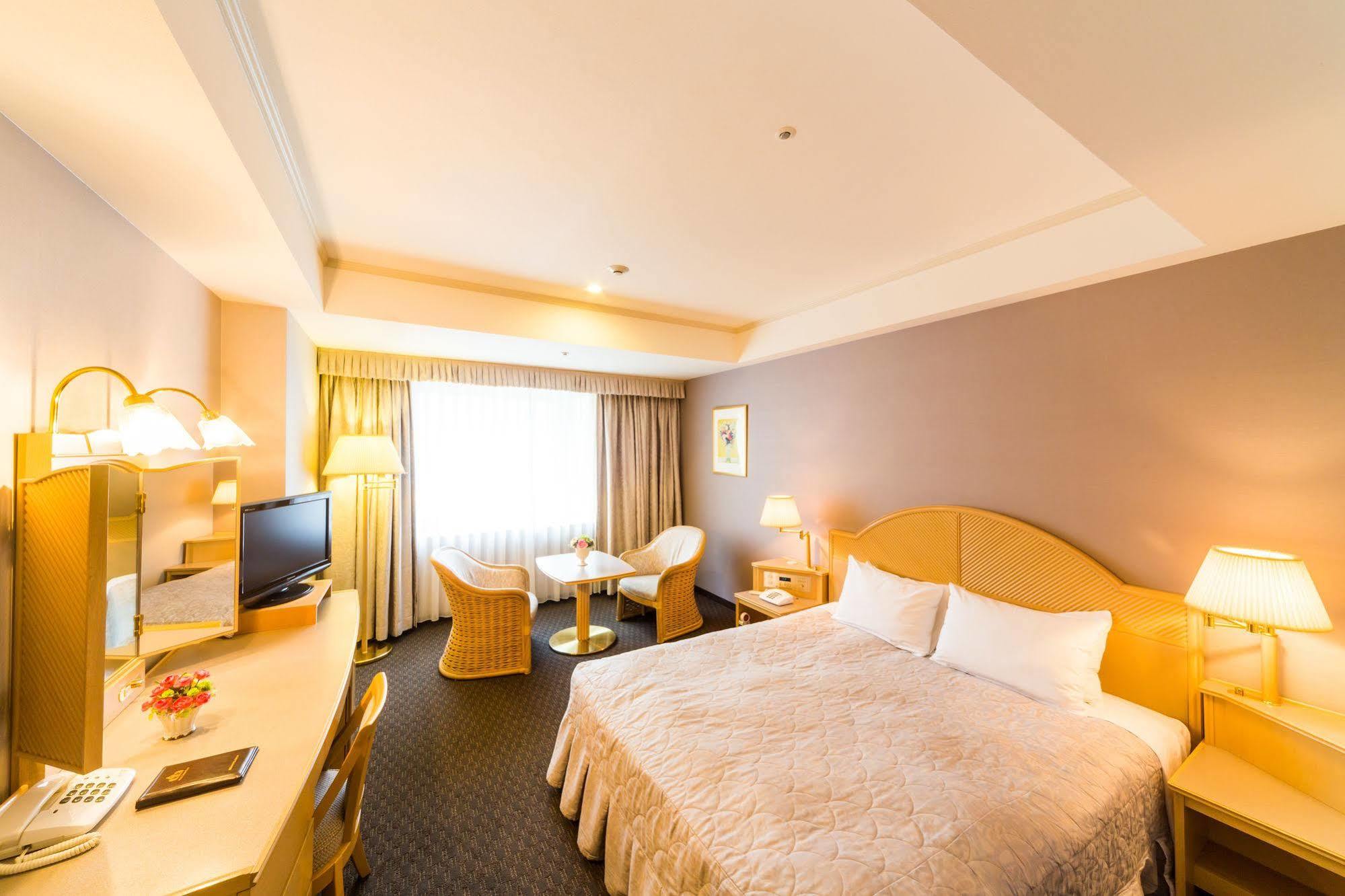 The Crown Palais New Hankyu Kochi Экстерьер фото