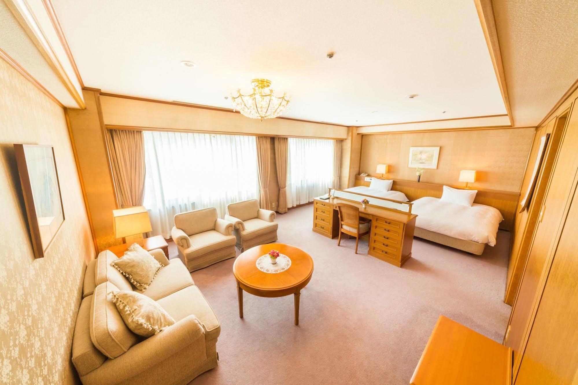 The Crown Palais New Hankyu Kochi Экстерьер фото