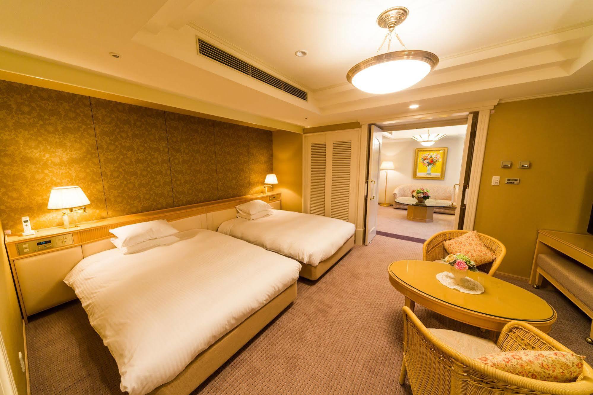 The Crown Palais New Hankyu Kochi Экстерьер фото