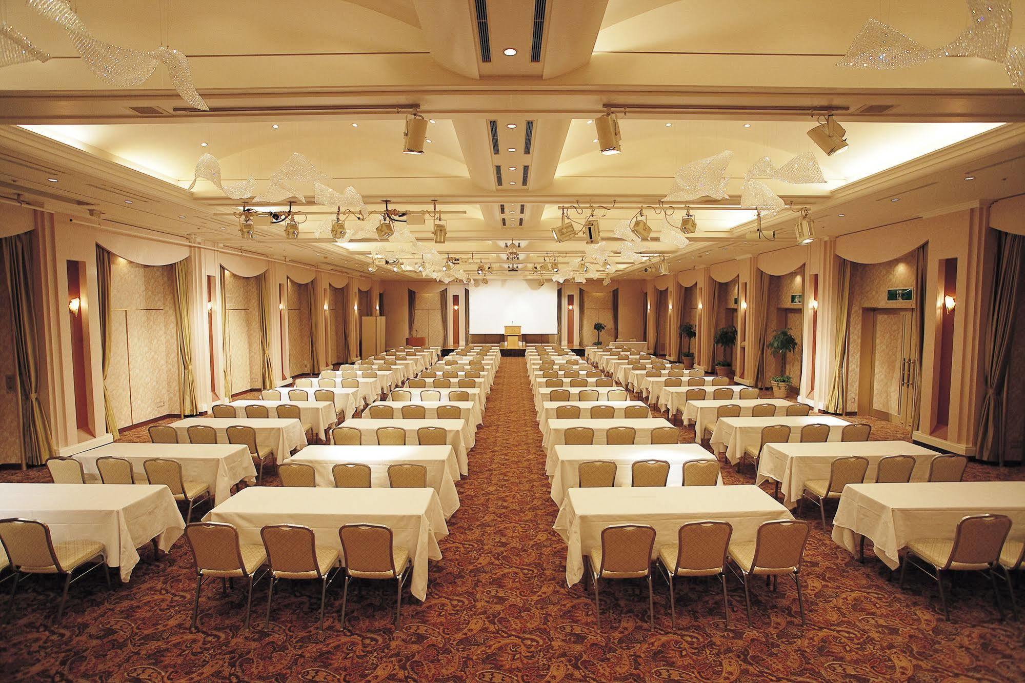 The Crown Palais New Hankyu Kochi Экстерьер фото