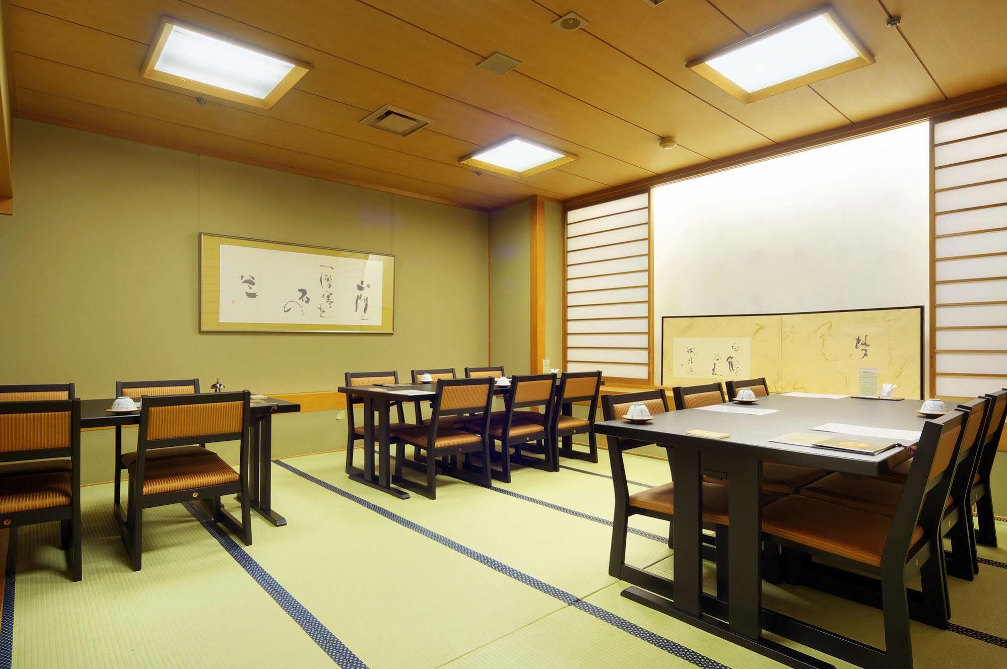 The Crown Palais New Hankyu Kochi Экстерьер фото